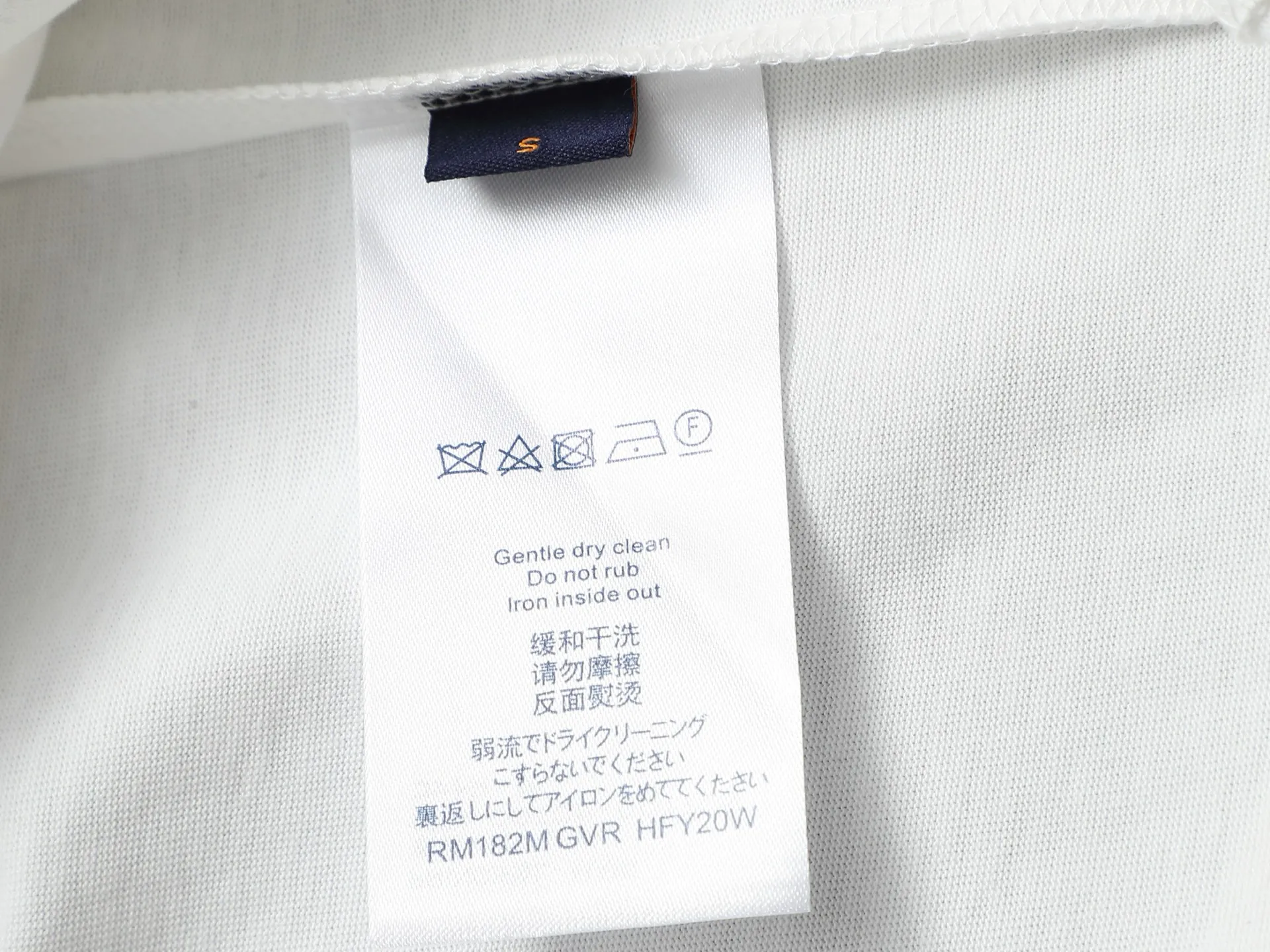 🅿️170 LV Louis Vuitton 25ss spring and summer printed short T series -1v Yayoi Kusama series pumpkin 🎃 pattern round neck short-sleeved T-shirt made of 32-count double yarn pure cotton 240g, washed at high temperature, will not shrink or fade. Comfortable to the touch, super texture❤️ Back-stitched cuff design, yellow back-mark embellishment, and a full set of accessories. A must-have for trendy men and trendy women, the classic drop-shoulder slightly wide version is available exclusively from stock!         ⚠️Only make high quality products, reject junk goods!  -Color: White Black -Size: XS S M L -Crowd: Unisex